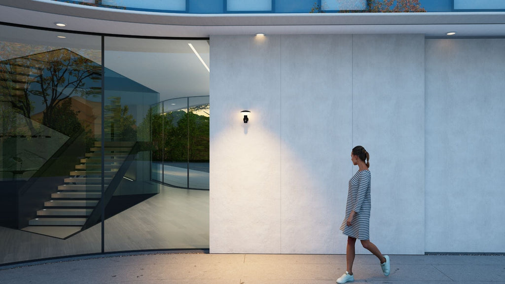 PIR Sensor: A smart lighting system with a PIR motion sensor, designed for efficient B2B outdoor lighting.