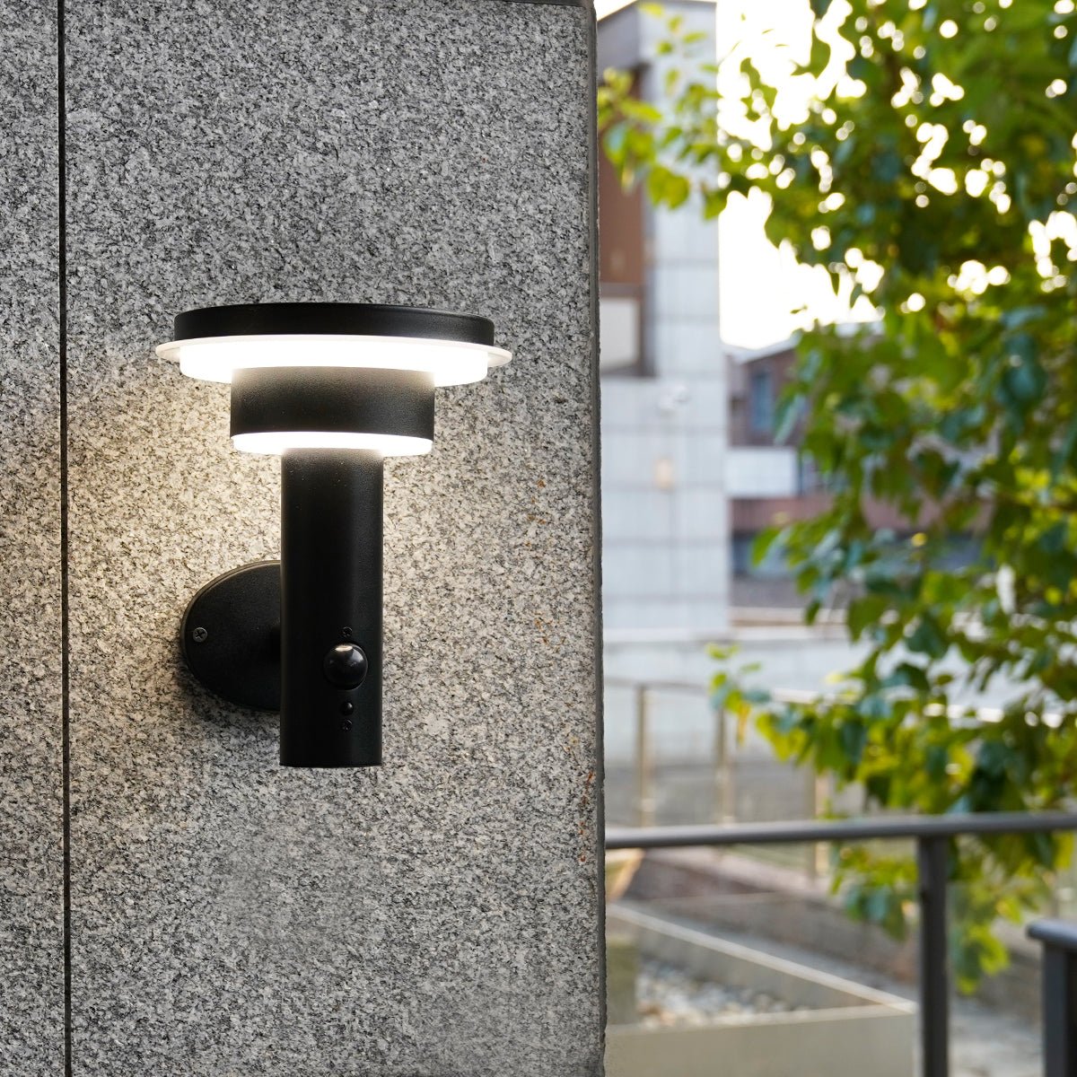 NBHanyuan Lighting GENEVA Solar Wall Light: Durable & High-Efficiency Solar Security Lights