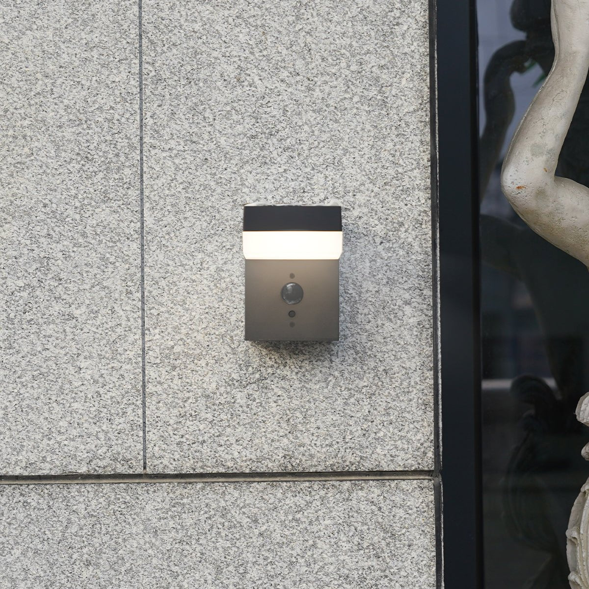 NBHanyuan Lighting VENUS Solar Wall Light: An Elegant B2B Garden Lighting Solution