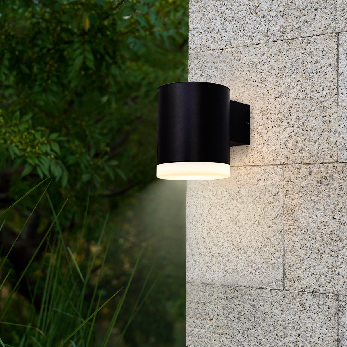 NBHanyuan Lighting RENFORD Solar Wall Light: High-Efficiency Solar Lights for Commercial Use