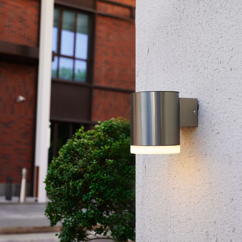 Ningbo Hanyuan solar-powered Renford black indoor wall lamp featuring a sleek metallic design, perfect for modern interiors.